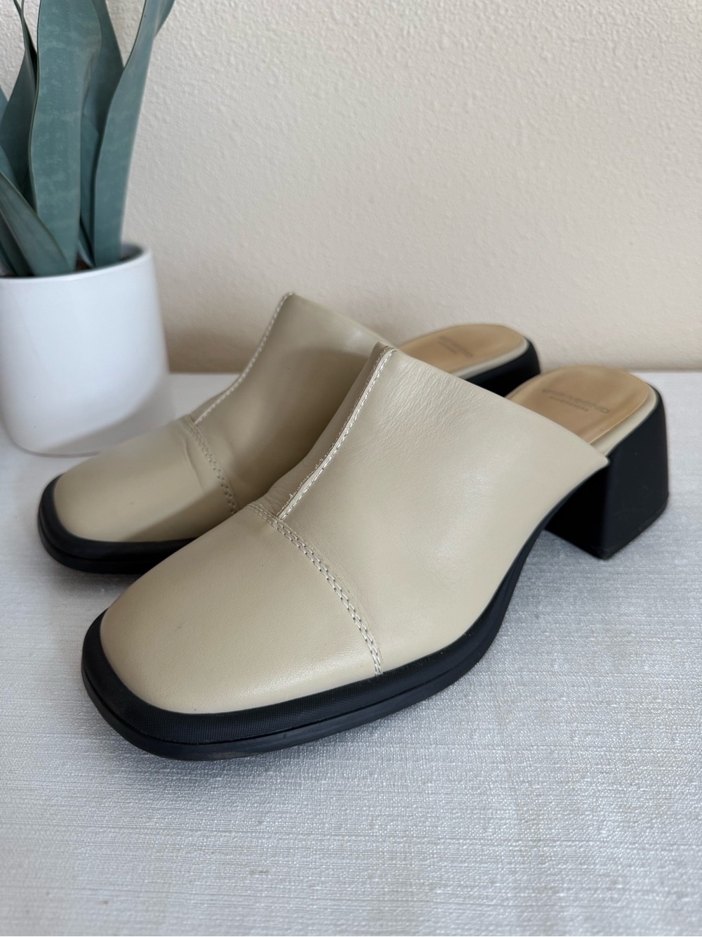 VAGABOND Beige Leather Block Heel Mule - Women's Slip-On